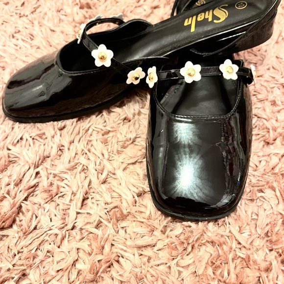 SHEIN shoes ADORABLE - Picture 3 of 6